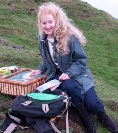 EX-SPY ANDREA DAVISON SET-UP BY BRITISH GOVERNMENT – IS SHE WITH JULIAN ASSANGE?