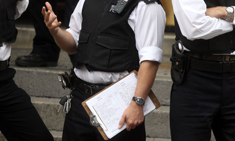 Accidental Leak: UK Policeman’s Clipboard Reveals Julian Assange Arrest Tactics